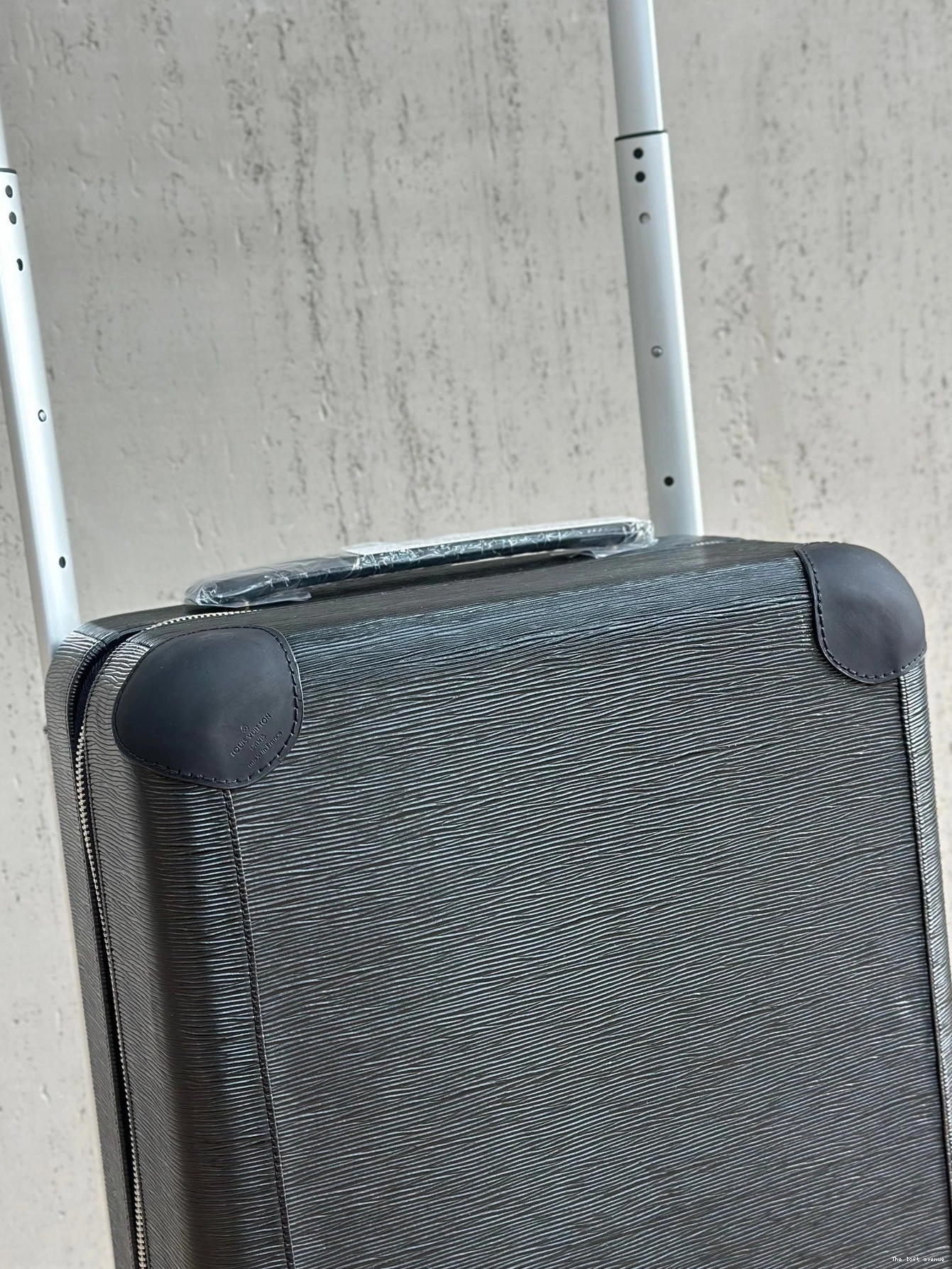 CUSTOM HORIZON MONOGRAM CABIN 37L SUITCASE 55 EMBOSSED 0821